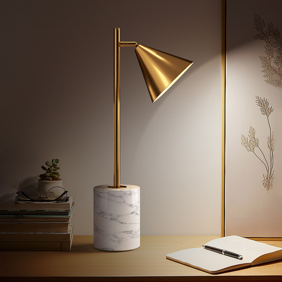 NORDIC STYLE TABLE LAMP - GOLD