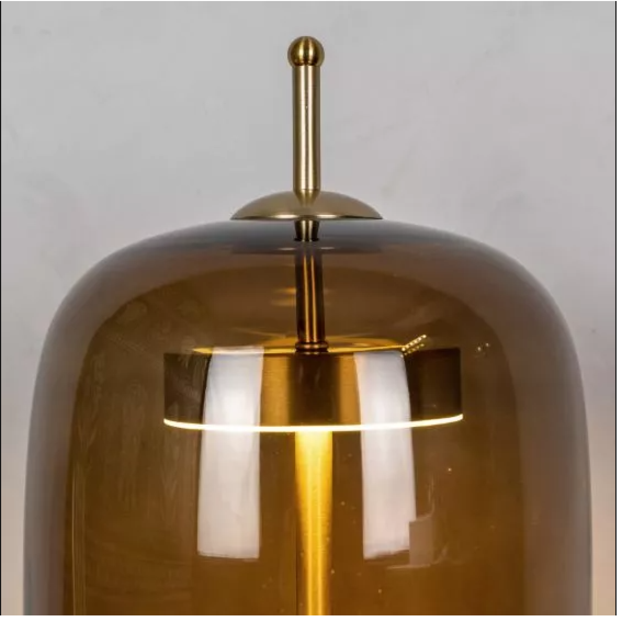 CHAMPAGNE TABLE LAMP